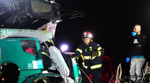 בעלה של אחת מפצועות התאונה הקטלנית ליד נתב"ג: היא סיפרה לי שהתעופפה באוויר מעוצמת המכה