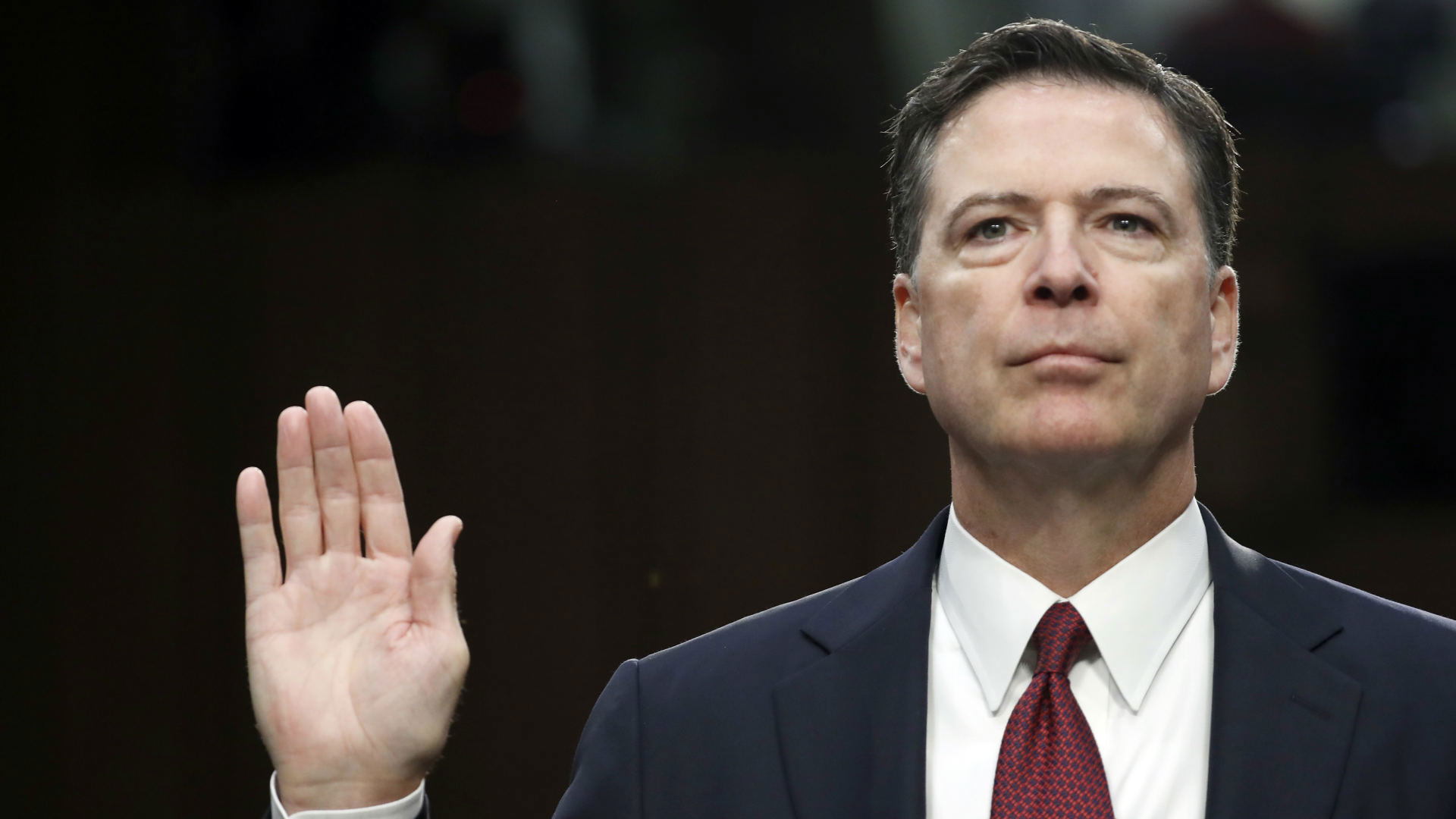 ראש ה-FBI לשעבר, ג'יימס קומי, בשימוע בסנאט, יוני 2