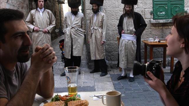 חילונים אוכלים חמץ בירושלים