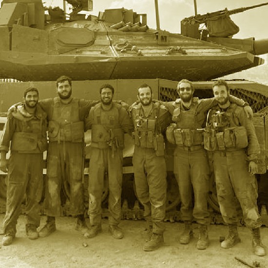 "מתגעגעים מאוד, אנחנו העורף שלכם, שובו בשלום"