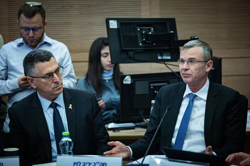 יריב לוין וגדעון סער בוועדה בכנסת