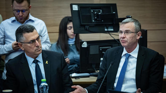 יריב לוין וגדעון סער בוועדה בכנסת