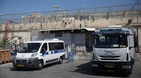 חשד: מטען חבלה נמצא ליד רכב שב"ס בבאר שבע