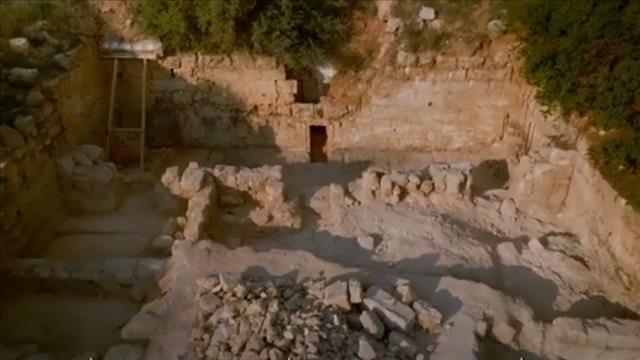 אתר קבורה עתיק במערת סלומה יער לכיש