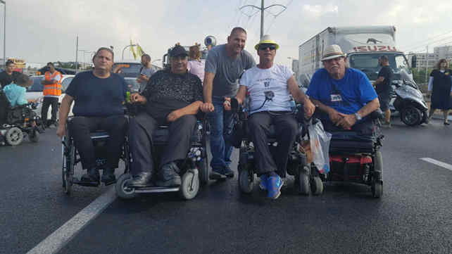 הפגנת הנכים בכביש 4