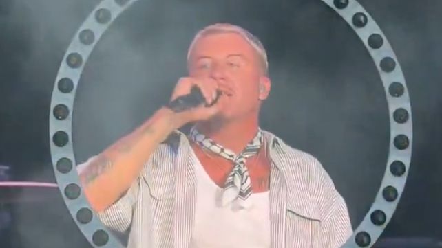 מקלמור בהופעה באצטדיון מטלייף בניו ג'רזי, הלילה