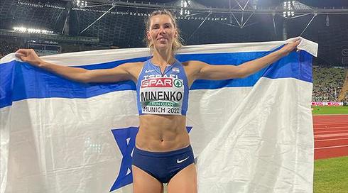 קנייזבה מיננקו: "התרגשתי להסתובב עם הדגל באצטדיון"