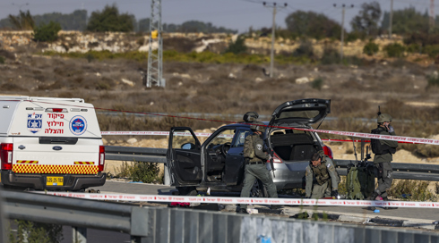 נרצח ו-3 פצועים בפיגוע משולב בגוש עציון, המחבלים נוטרלו