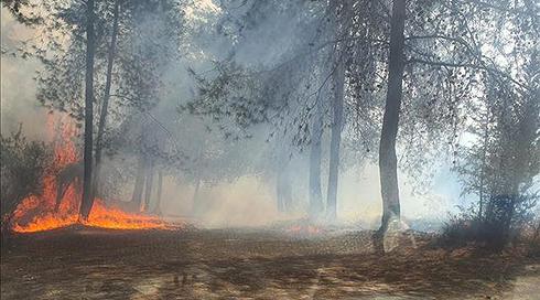 שריפת ענק פרצה ליד בית שמש בגלל שימוש רשלני בכלי עבודה