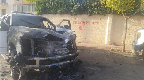 חשד: הרכב של מפקד יחידת הפרשים ביס"מ ירושלים הוצת בקריית ארבע