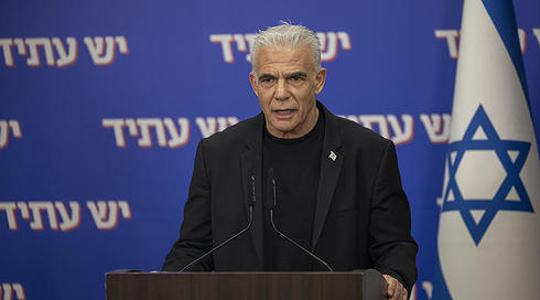 לפיד לא פוסל איחוד עם בנט או איזנקוט: "הכול אפשרי בין שלושתנו"
