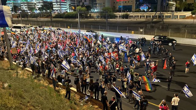 מפגינים נגד הרפורמה חוסמים את איילון 03.06.23