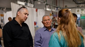 יו"ר הסוכנות היהודית אלוף (במיל') דורון אלמוג והמנכ"ל יהודה סטון