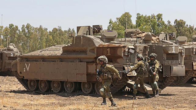 חיילי צה"ל לצד נמ"ר, ארכיון