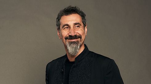 סולן "סיסטם אוף א דאון" נגד הכרת ישראל ברצח העם הארמני: "לכו לעזאזל"