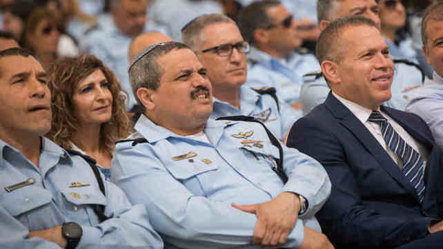 המפכ"ל רוני אלשיך והשר לביטחון הפנים גלעד ארדן