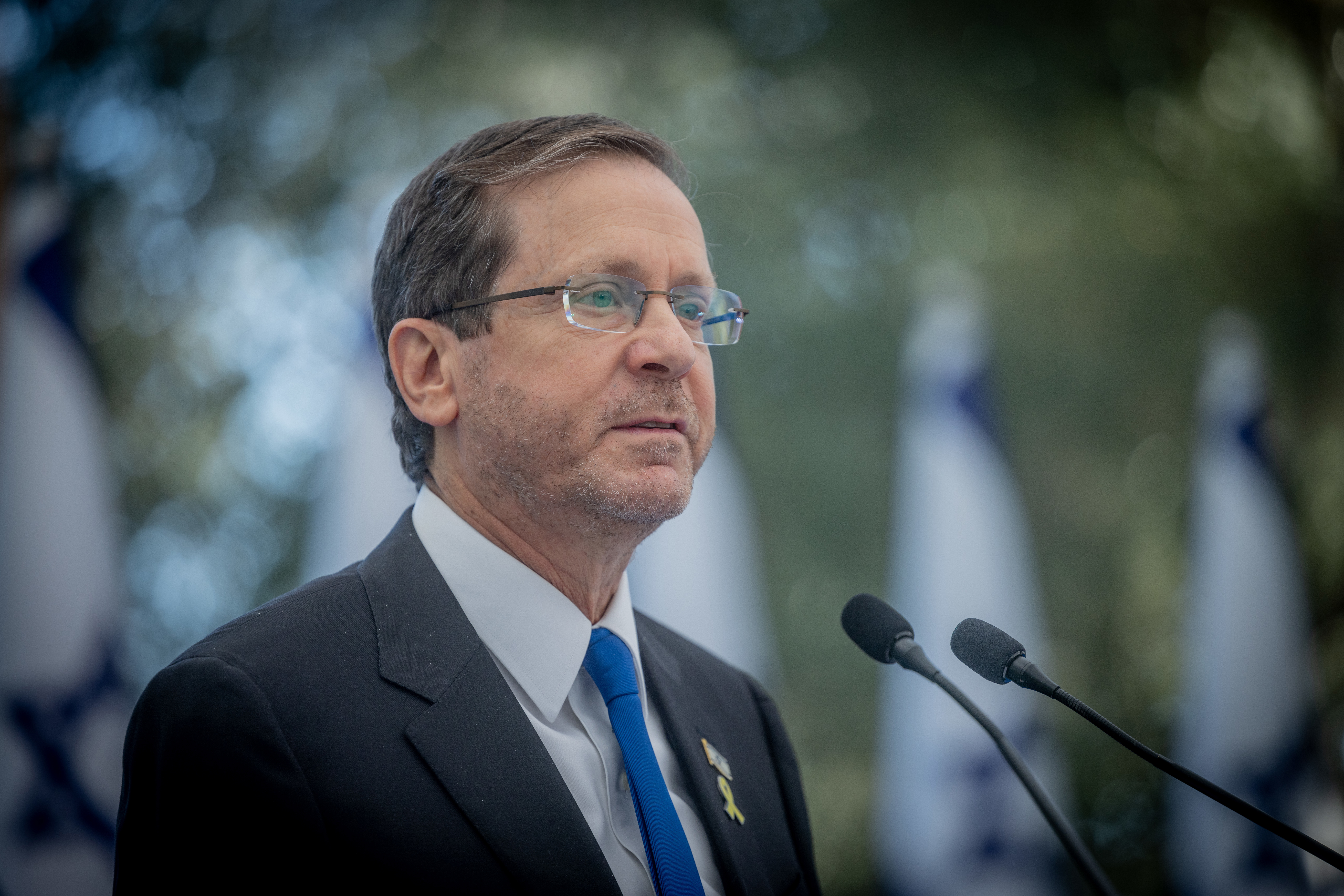 הנשיא יצחק בוז'י הרצוג