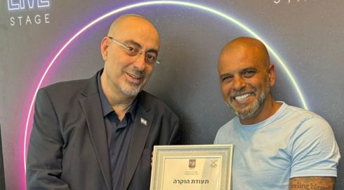 בניגוד להנחיות ועדת האתיקה: תעודת הוקרה לאייל גולן "בשם הכנסת"