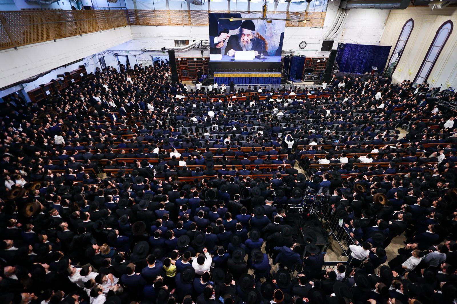 אירוע המוני עם הרב לנדו בניגוד להנחיות פיקוד העורף