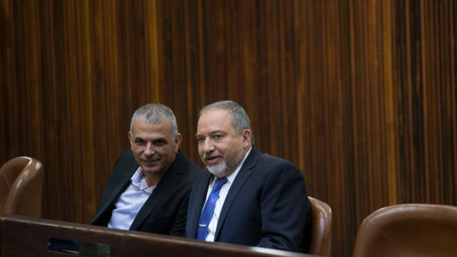 שר הביטחון אביגדור ליברמן ושר האוצר משה כחלון