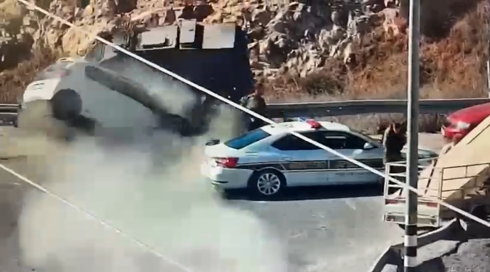 ניסיון פיגוע דריסה סמוך לעופרה: פלסטיני התנגש ברכב משטרתי חונה ונהרג