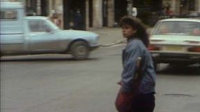הולכת רגל חוצה כביש. 7.2.1988