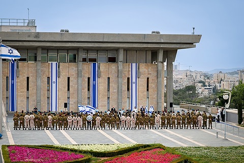 120 המצטיינים והמצטיינות ברחבת הכנסת