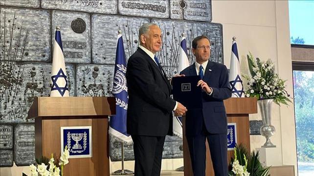 נתניהו מקבל את הרכבת הממשלה