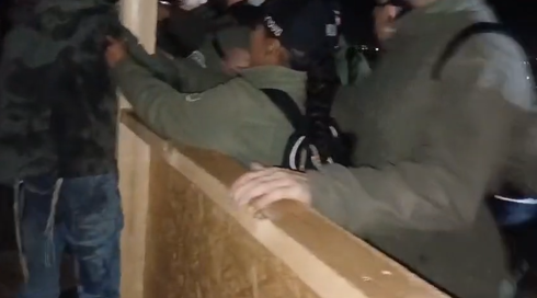 שוטרים פינו מאחז בבנימין "בשל האלימות שיצאה ממנו"