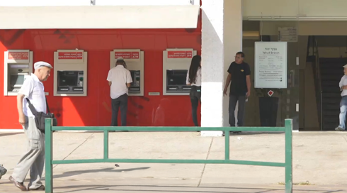 חוגגים על חשבוננו: רווחי שיא של מיליארדים לבנקים - והציבור מפסיד