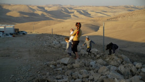 חסידי גור, מאחזים ובדואים: מה קורה בעיר הדרומית?