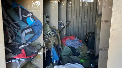 באמצע מלחמה: לוחמי סיירת נחל גילו שמכולות ציוד שלהם וציוד של נופלים נבזזו - ככל הנראה בידי חיילים מיחידה אחרת