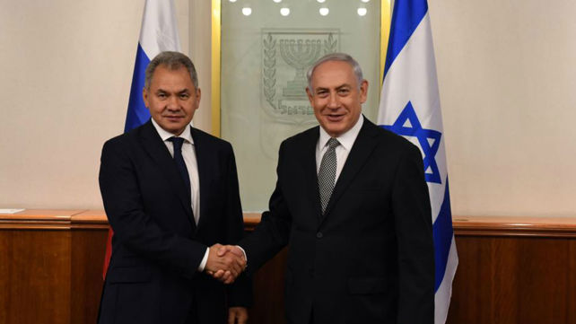 ראש הממשלה בנימין נתניהו לצד סרגיי שויגו