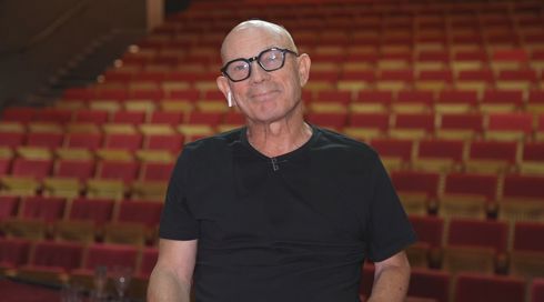 השחקן רמי ברוך: "תיאטרון עוסק גם במה שקורה סביבנו"