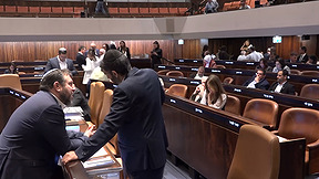 הדרמה הפוליטית: בחירות 2026 יוצאות לדרך