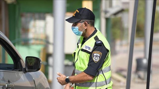 שוטר במחסום תנועה לקראת חג סוכות 01.10.20