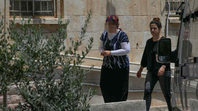 האמא שחשודה בהתעללות בילדיה