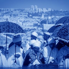 קסים בתפילה לכיוון הר הבית בירושלים