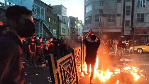 המהומות באיראן, מוקדם יותר החודש