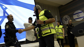דוקותיים - טקס חלוקת נשקים