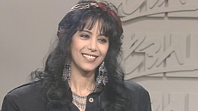 עפרה חזה. 1989
