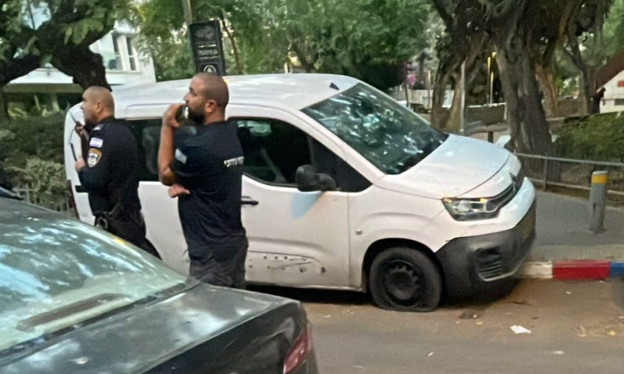 הרכב שנורה סמוך לשגרירות מצרים