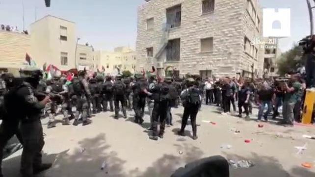עימותים בהלווייתה של שירין אבו-עאקלה