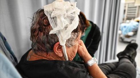 במהלך הפגנה בתל אביב: שפי פז הותקפה ונפגעה בראשה