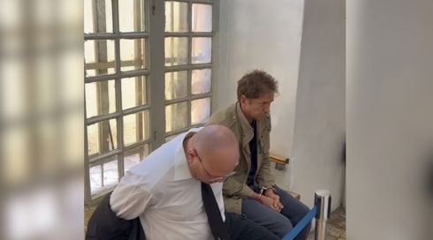 כתב אישום נגד פעיל "אחים לנשק" שזרק לפיד על שוטר