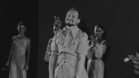 ואלרי פאנוב משתחווה לקהל . 1974