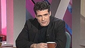 יאיר לפיד מגיש תוכנית אירוח שבועית. 20.1.1995