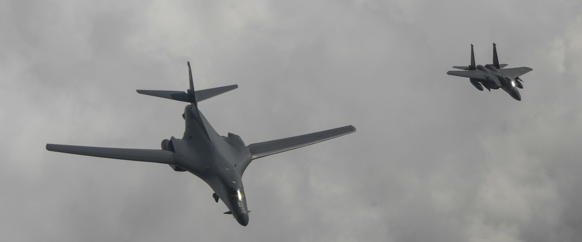 מפציצים אמריקנים מדגם B-1B מעל קוריאה הצפונית