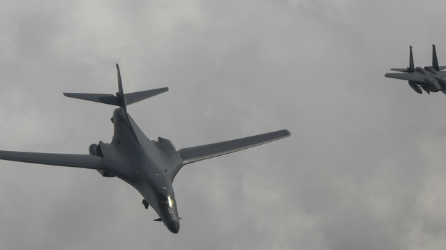 מפציצים אמריקנים מדגם B-1B מעל קוריאה הצפונית