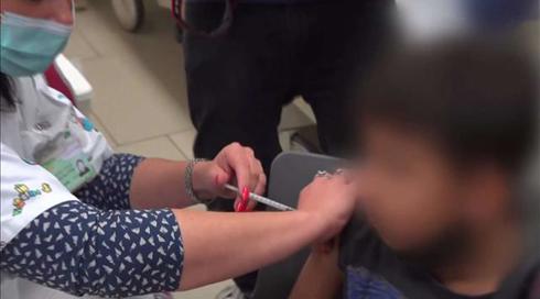 רגע לפני החזרה לזום: הוויכוח על החיסונים בבתי הספר מתלקח